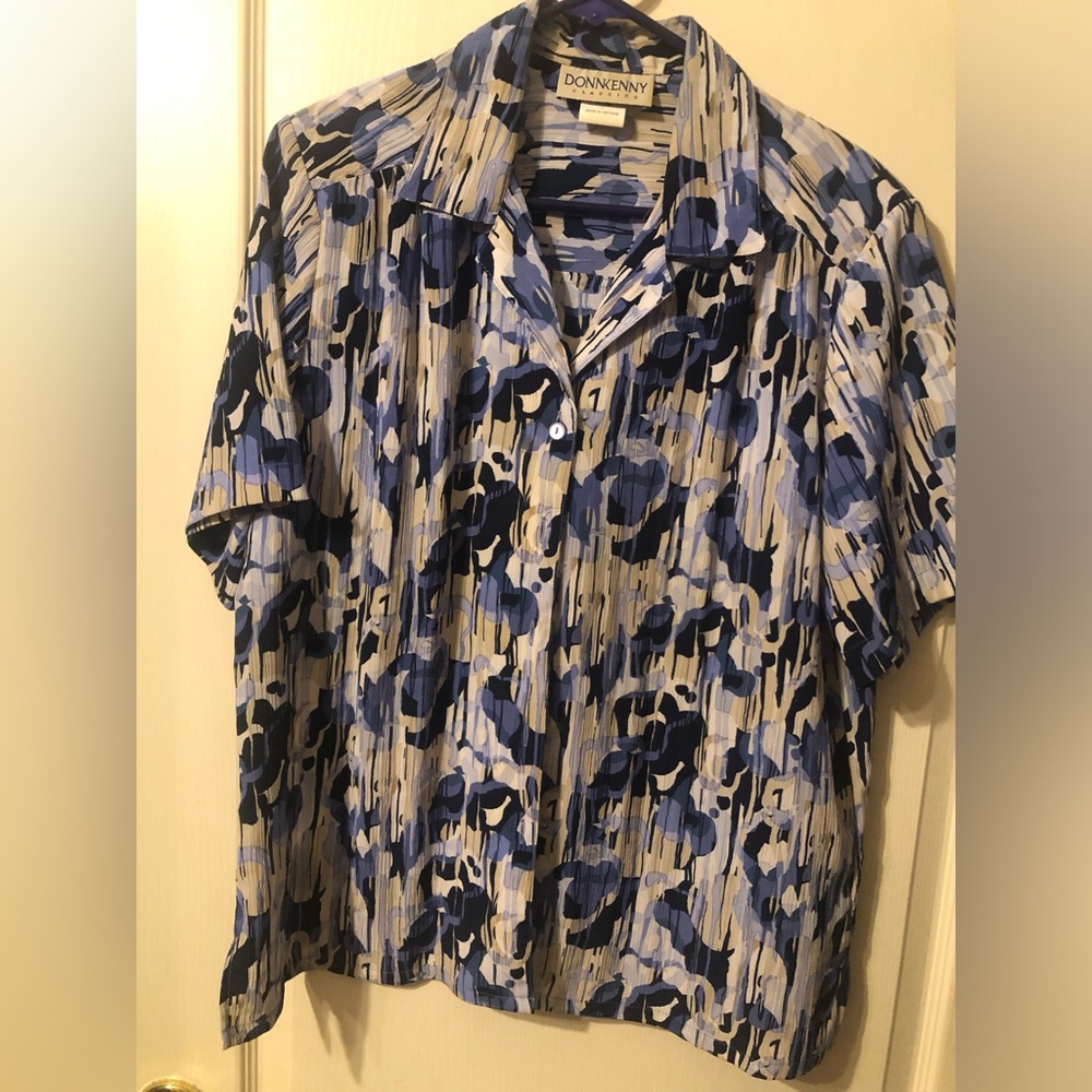 Women's Blue Cream Short-Sleeve Button Down Shirt